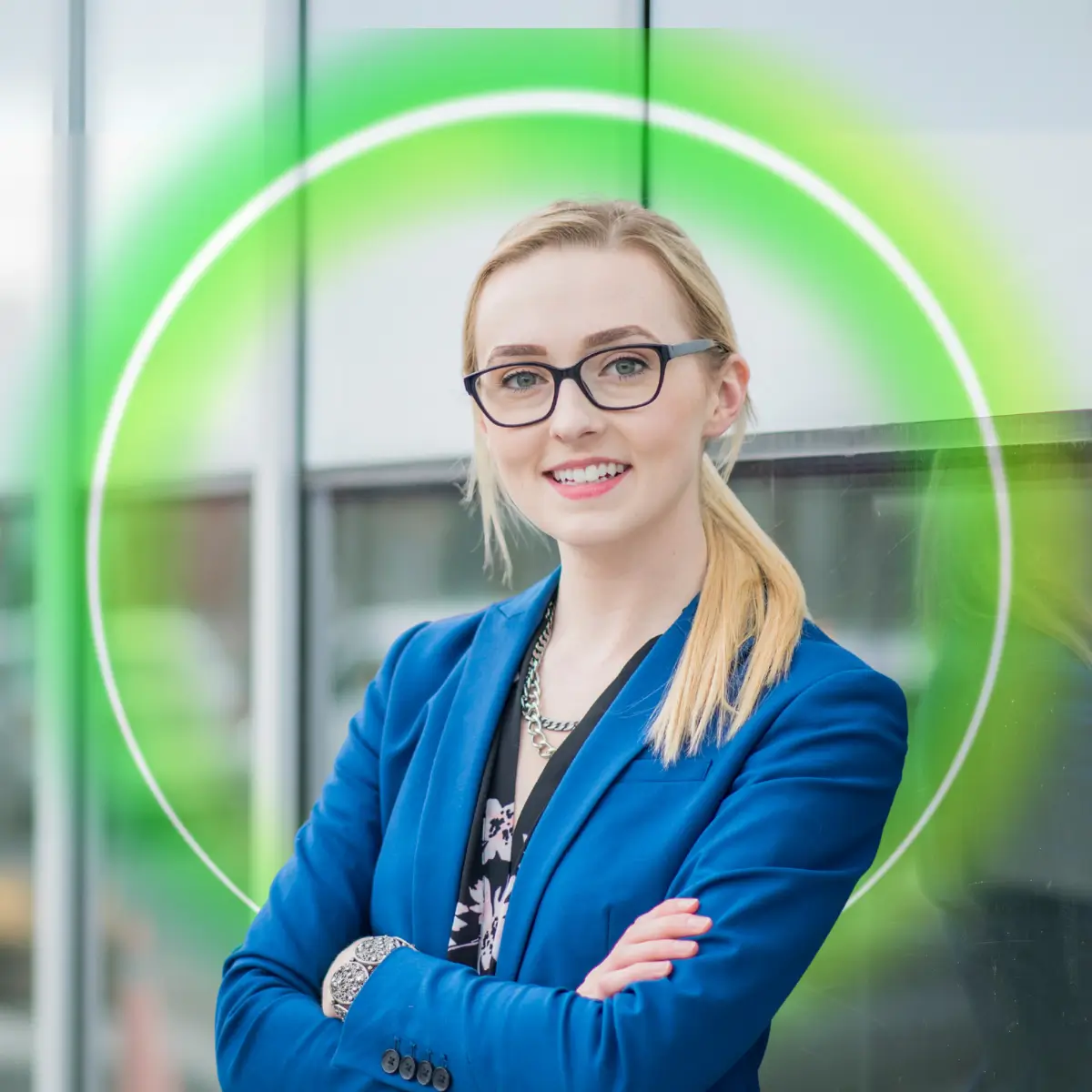 A lady SEO professional poasing with GetCito’s Green Aura behind her.